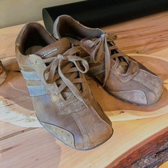 Skechers Men's Tan leather suede easy comfort walking shoe Sz 9.5 - Picture 1 of 7